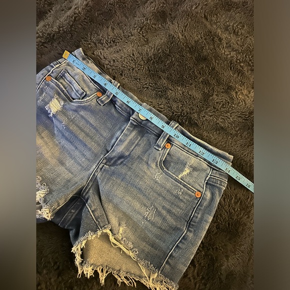 Blank nyc Astor Cut Off Jean Short - Picture 5 of 7